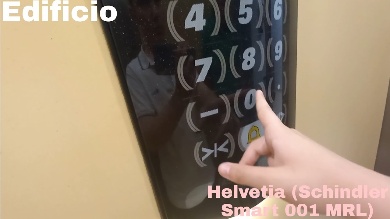 Ascensor Helvetia (Schindler Smart 001) eléctrico MRL de los 2000 en un edificio, Oviedo, España