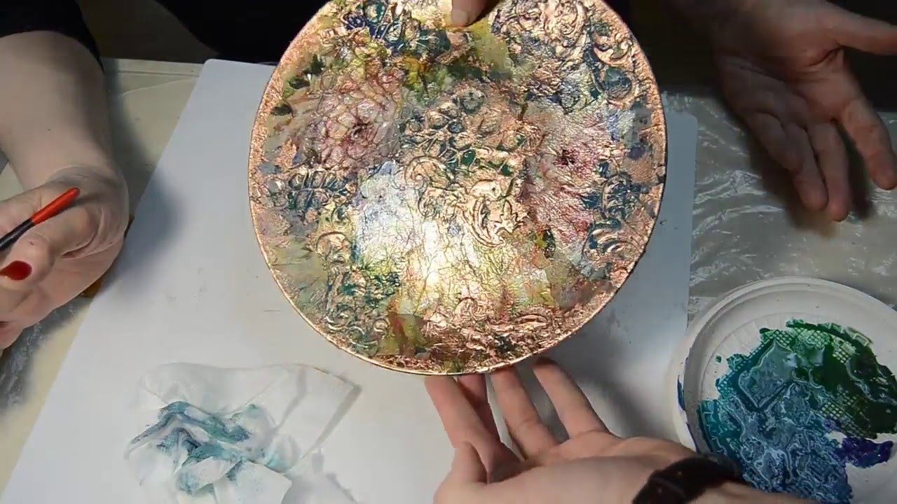 Декупаж. Тарелка. Поталь и трафареты. Создаем фактуру.
