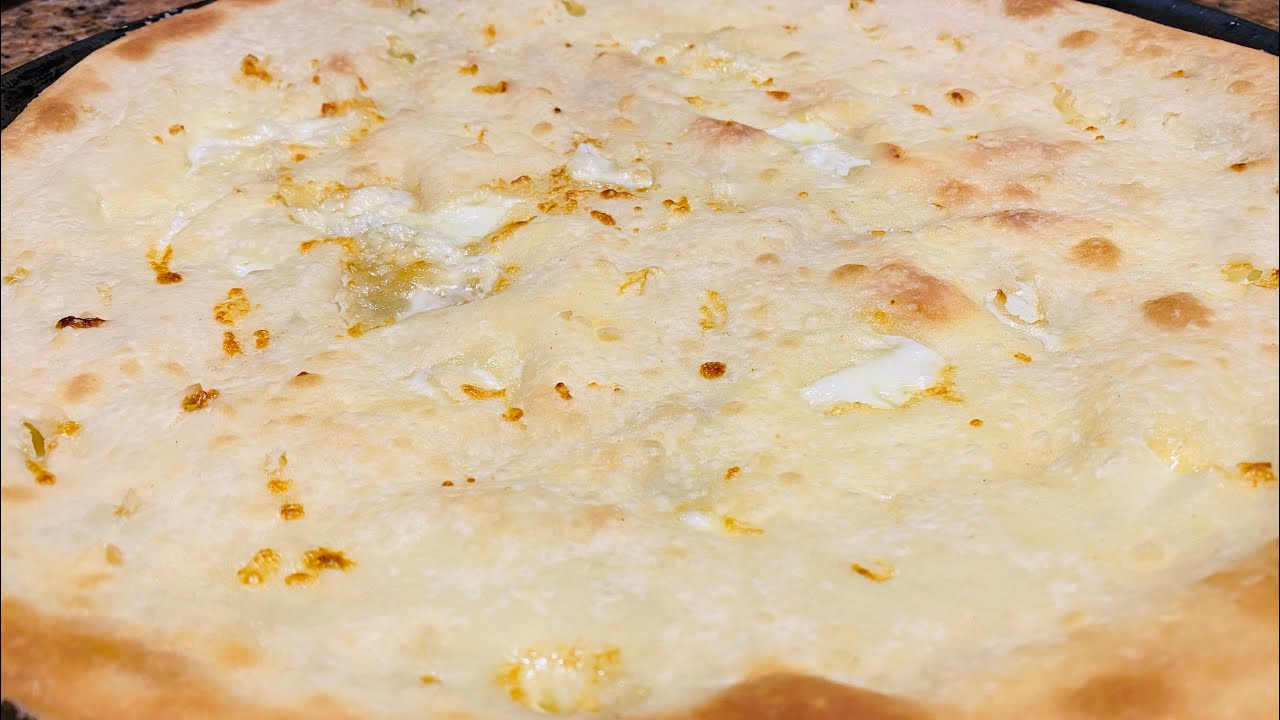 Focaccia al formaggio di recco 😋
focaccia with cheese from recco