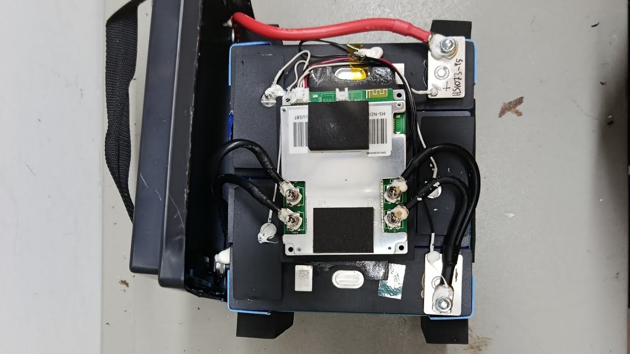 Smontaggio batteria Lifepo4 12v 100 ah economica: vediamo com'è fatta e recuperiamo le celle