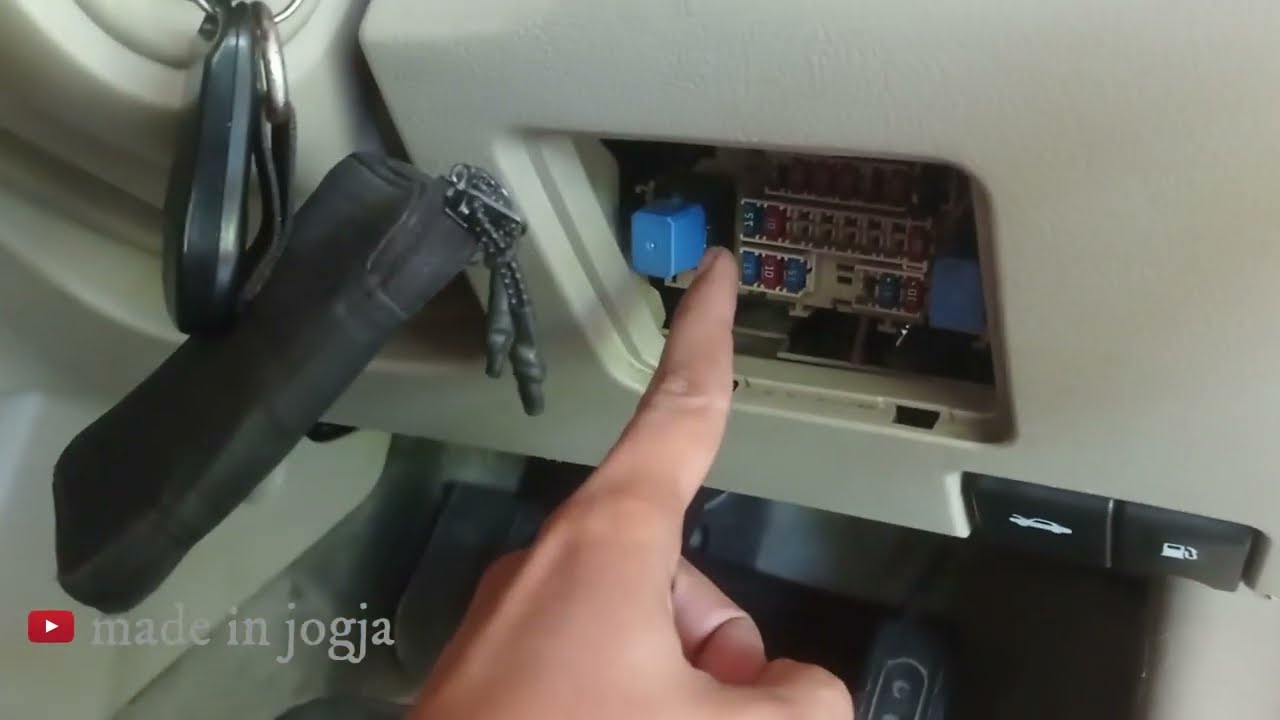 Ga perlu panik jika Lampu Rem lampu senja Mati Total - ternyata begini di Nissan Grand Livina