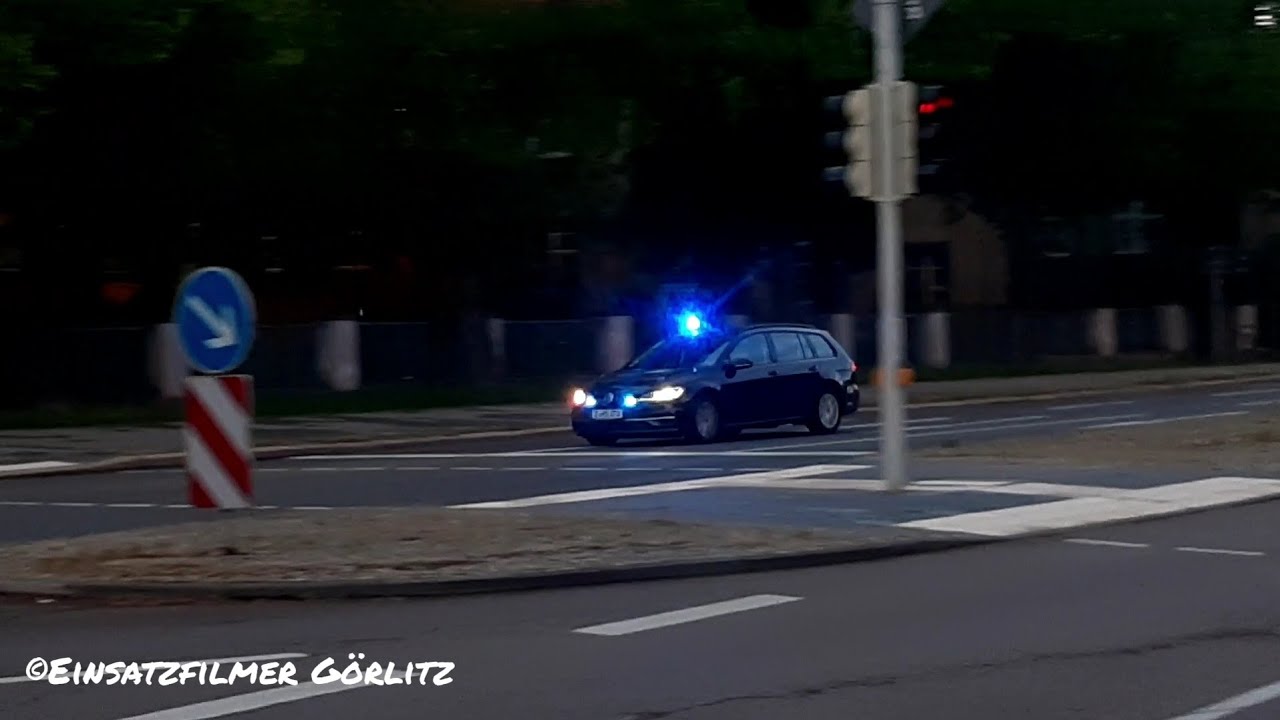 &Uuml;berholman&ouml;ver &uuml;ber Gegenfahrbahn | Z-PKW der Polizeidirektion Zwickau auf Einsatzfahrt