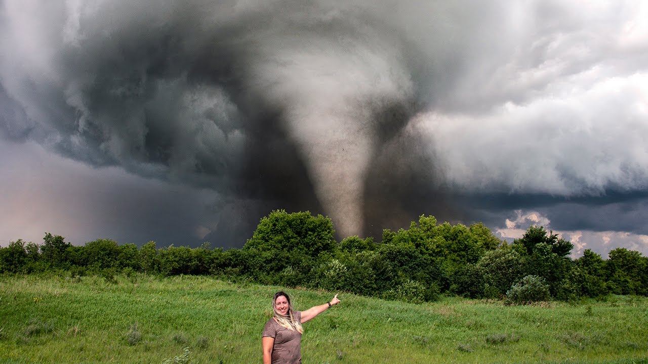 Very Strong Rare EF-4 TORNADO!! Close Range Full Chase footage in Ashby Minnesota