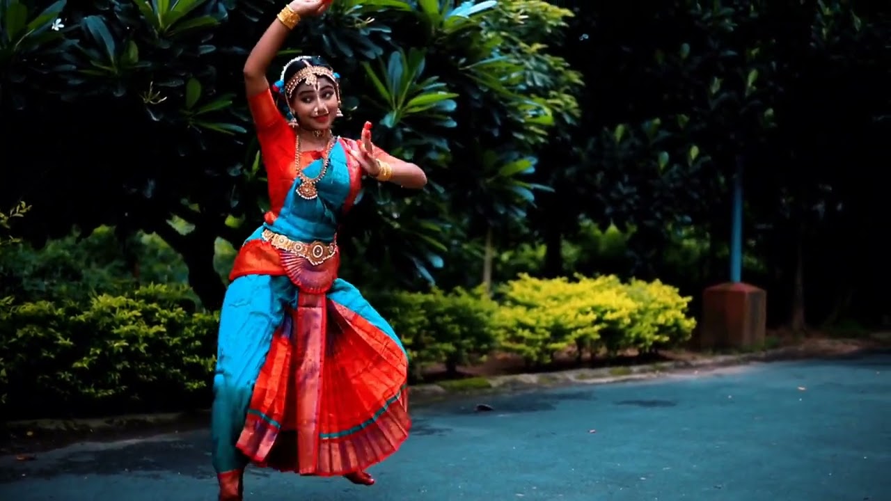 Adharam Madhuram song.... Krishna Bhajan...Dance Cover by Shreya Mondal.. Janmashtami Special Dance.