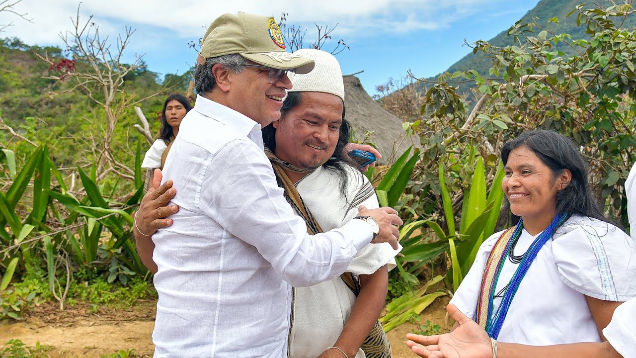 Presidente Petro durante el diálogo con la comunidad Arhuaca en la Sierra Nevada de Santa Marta
