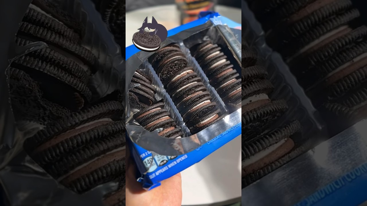 Unpacking oreo Hot cocoa flavor creme #cookiesopening #icecream #satisfying #chocolate #unboxing