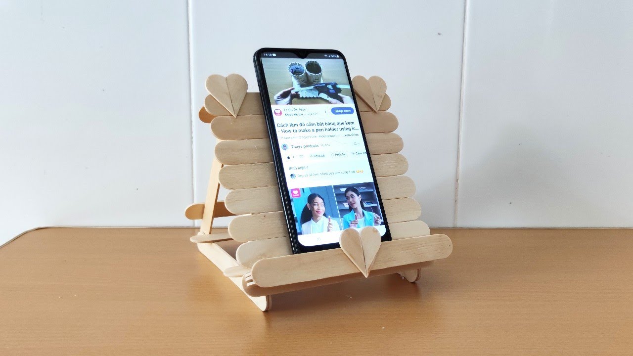 Cách làm giá đỡ điện thoại bằng que kem gỗ - How to make a phone stand with wooden sticks
