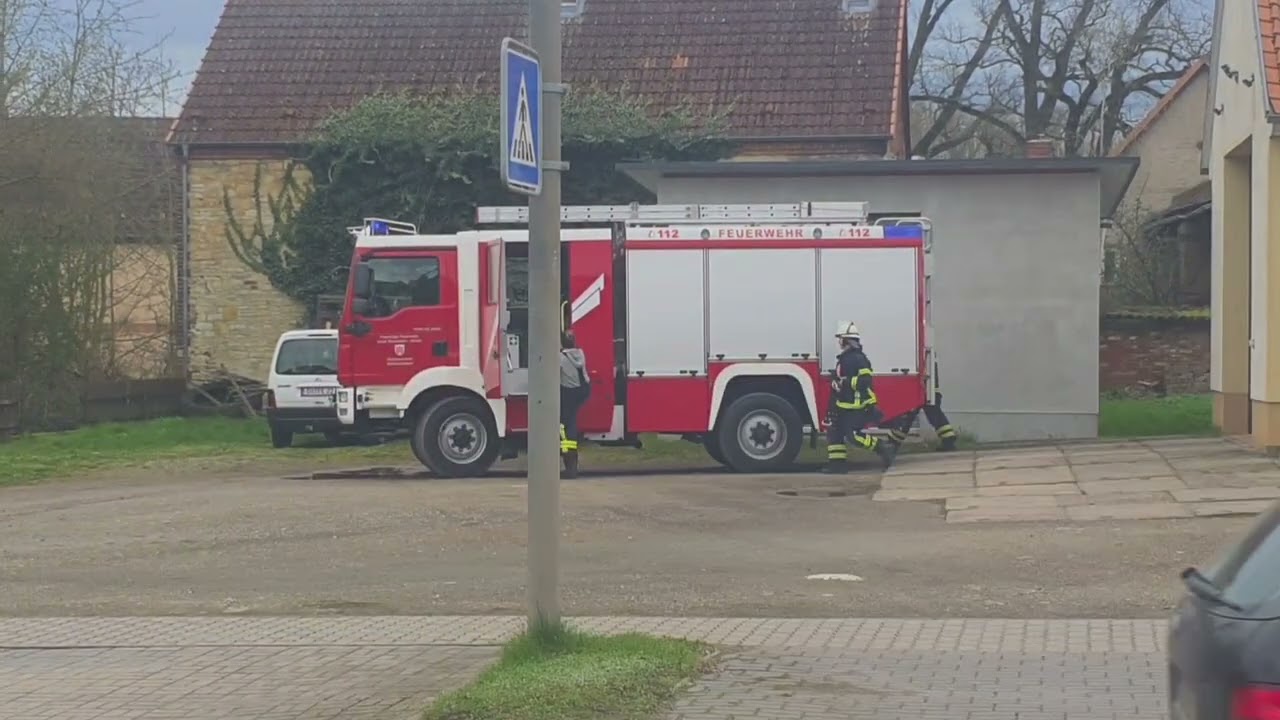 Ausrücken der Freiwilligen Feuerwehr Remkersleben (mit dem LF10/06/Eisatzgrund noch Unbekannt)
