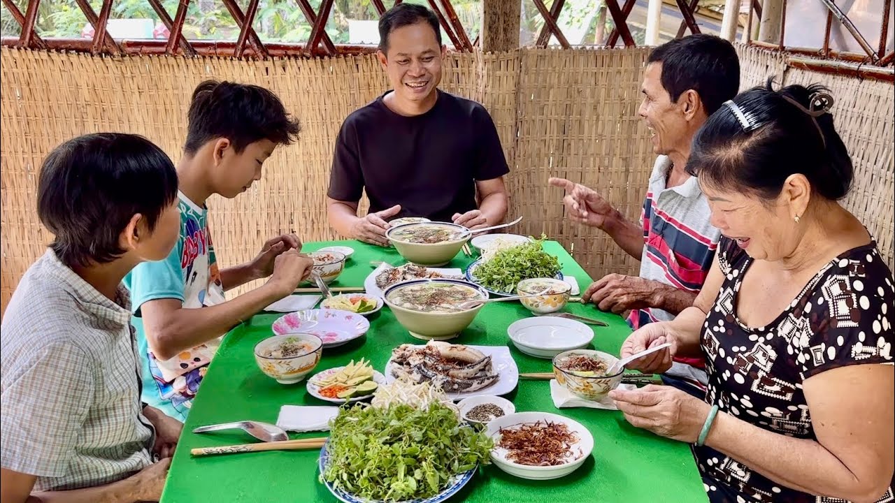 Trời Se Lạnh Ấm Lòng Với Nồi Cháo Cá Lóc Đồng Rau Đắng Nóng Hổi /at6n