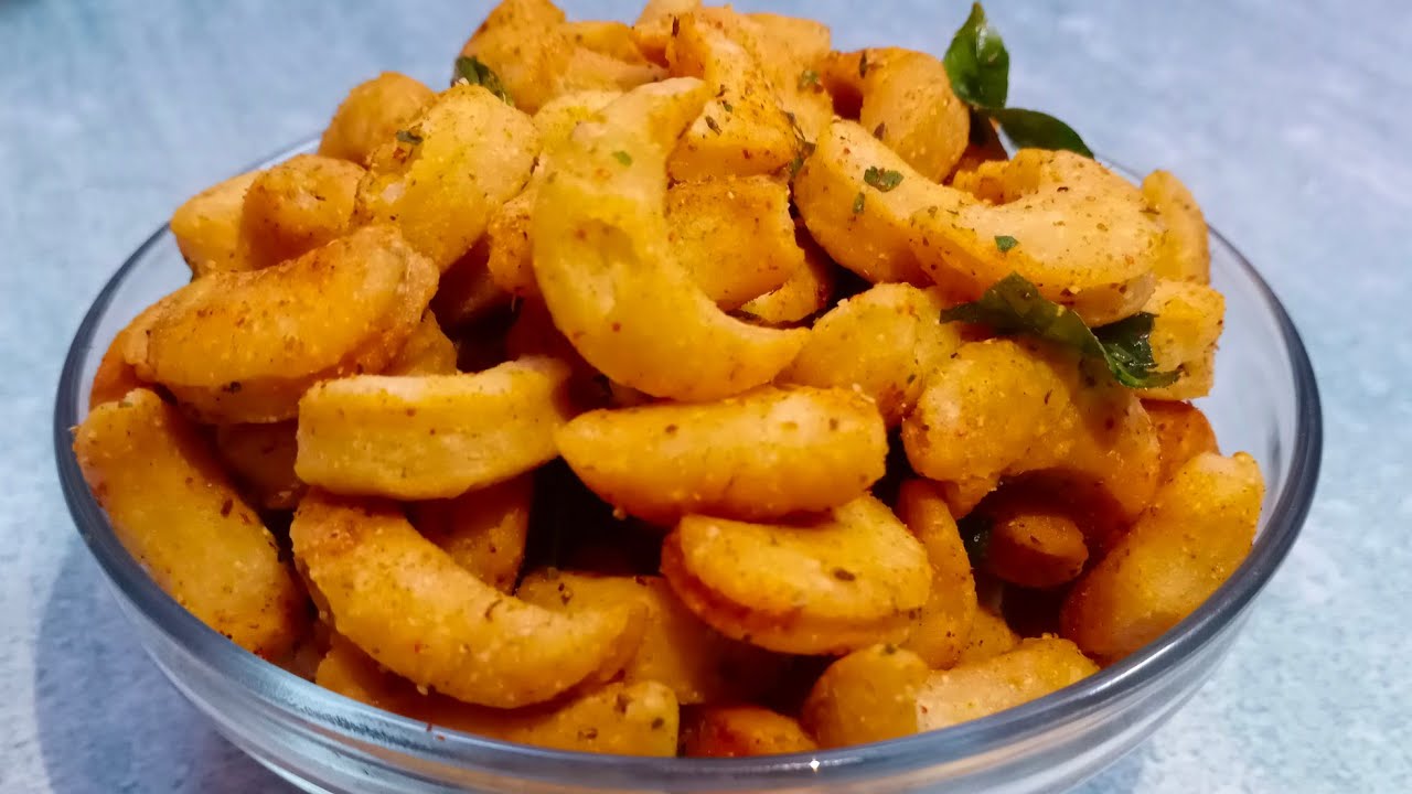 Kaju Namak Pare | Easy Holi Snacks | Masala Namak Pare Recipe In Hindi | How To Make  Namak Pare