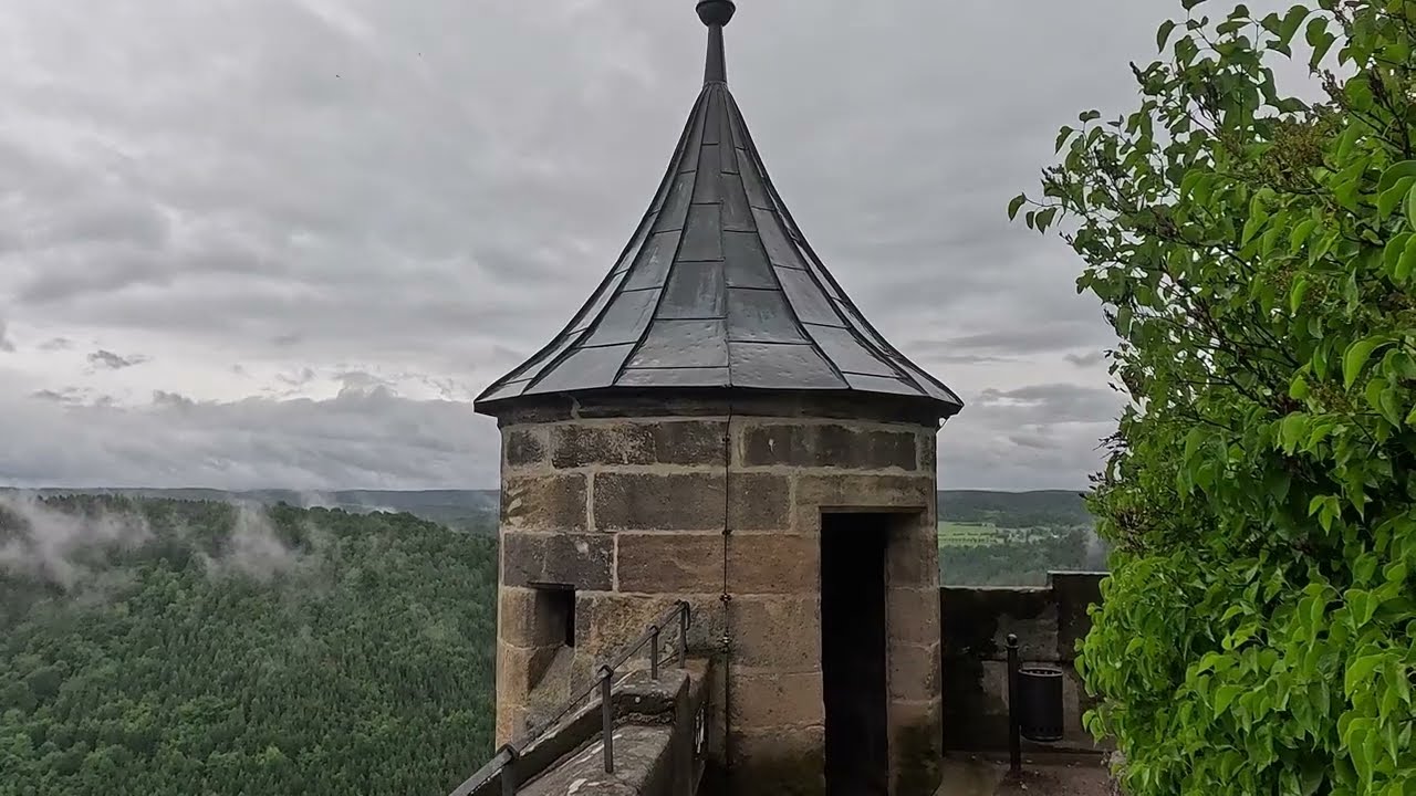 Twierdza Königstein - Festung Königstein deszczowego dnia