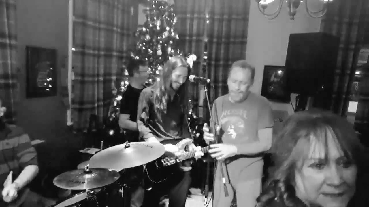 Hocus Pocus at the Devonshire Arms open-mic, Coventry, 15-11-2019 - video by Paul Smith
