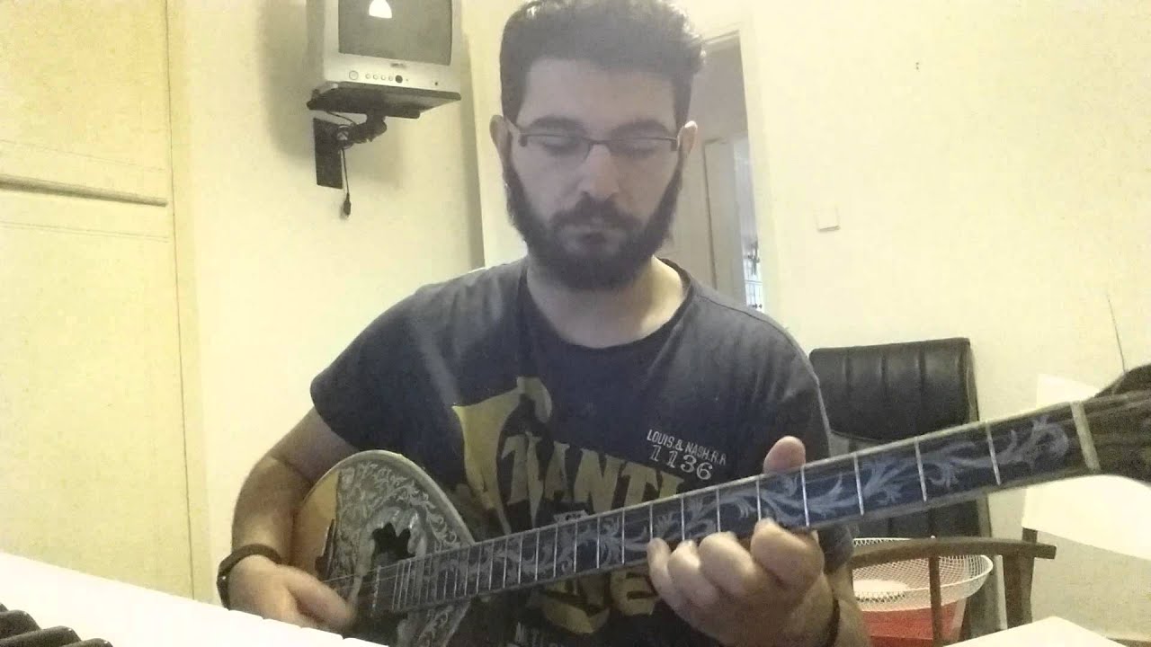 Ekso dertia kai kahmoi (with Backing Track)