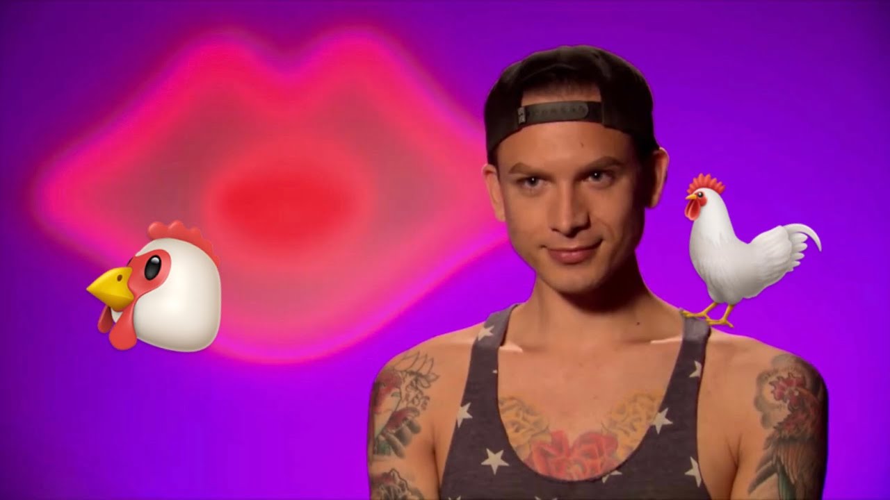 Miss Fame loves chickens 🐓