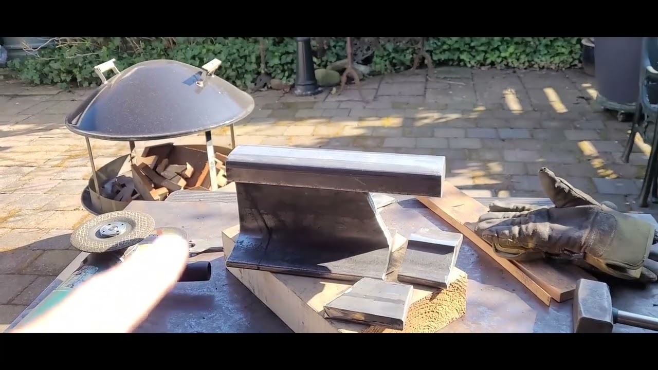 Aambeeld maken van een spoorstaaf