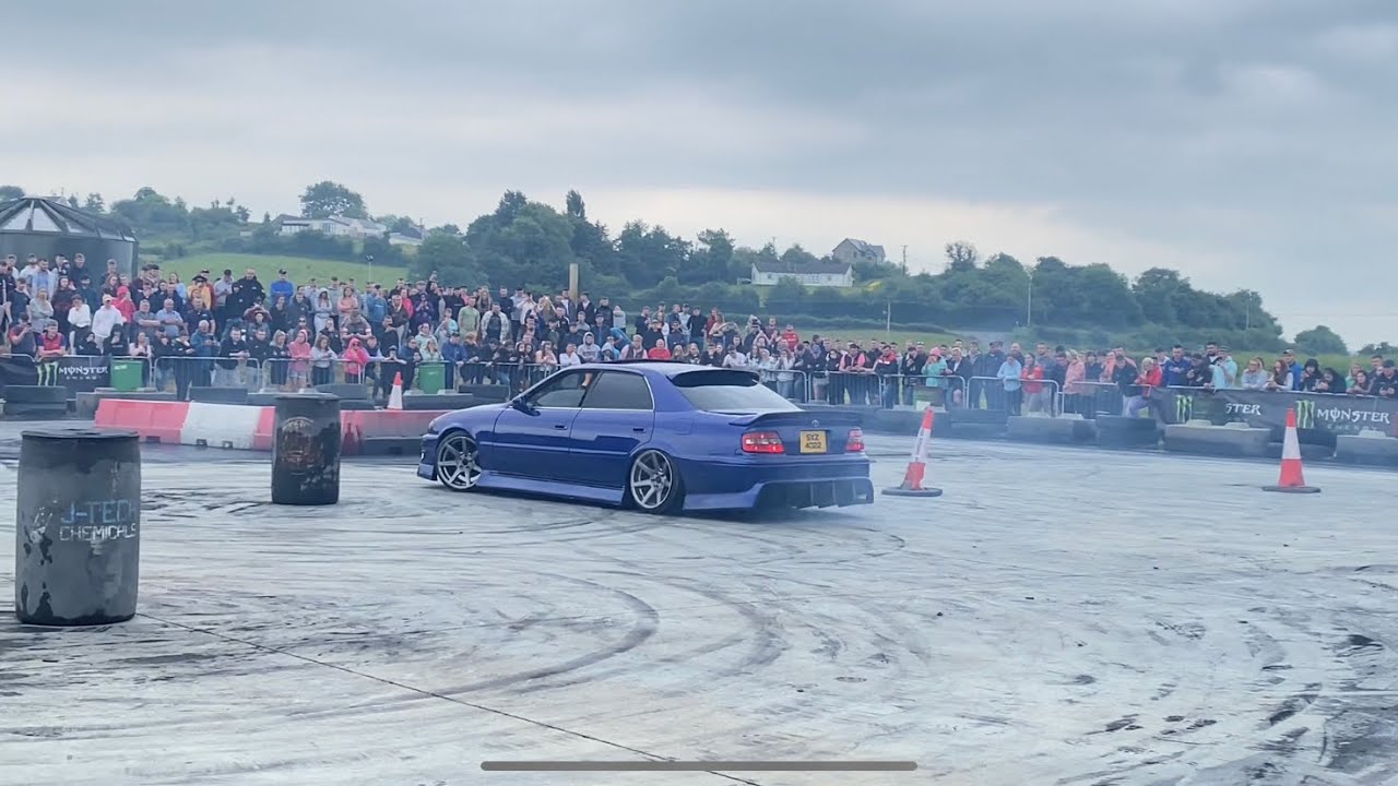 CRAZY!! BLUE Toyota Chaser JZX100 (DRIFTING, DIFFIN & More)