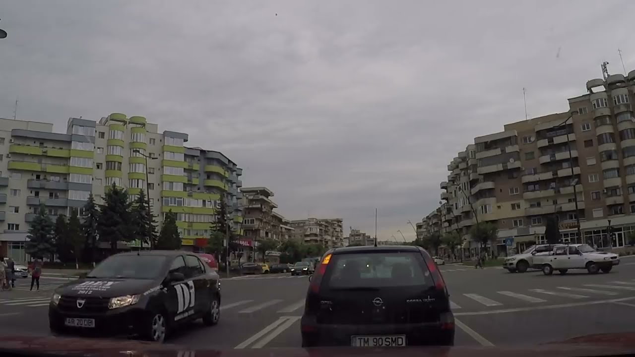 PRIORITATE IN INTERSECTII CU TRECERI DE PIETONI