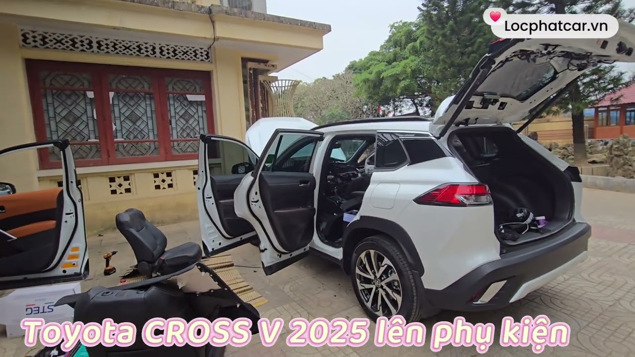 Toyota CROSS bản V 2025 nâng cấp phụ kiện