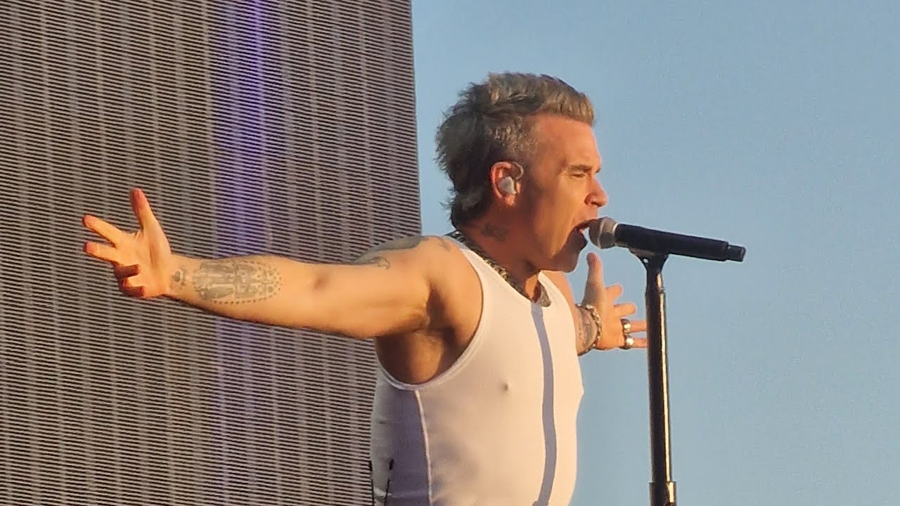Robbie Williams - Love my life - Live at BST 2024