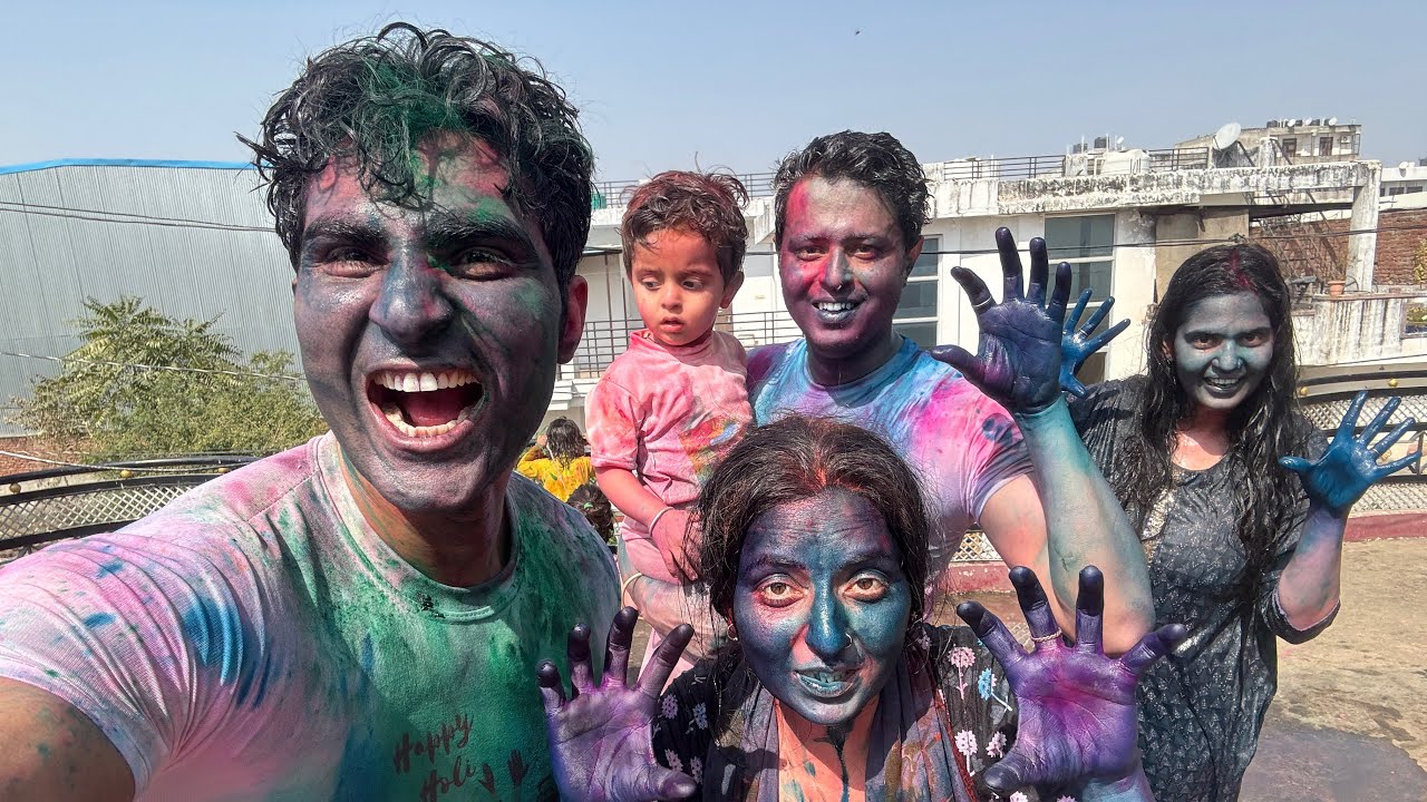 Esko bolte hai Asli holi khelna | Aise Holi pehle Nahi dekhi Hogi 🥰❤️..!!
