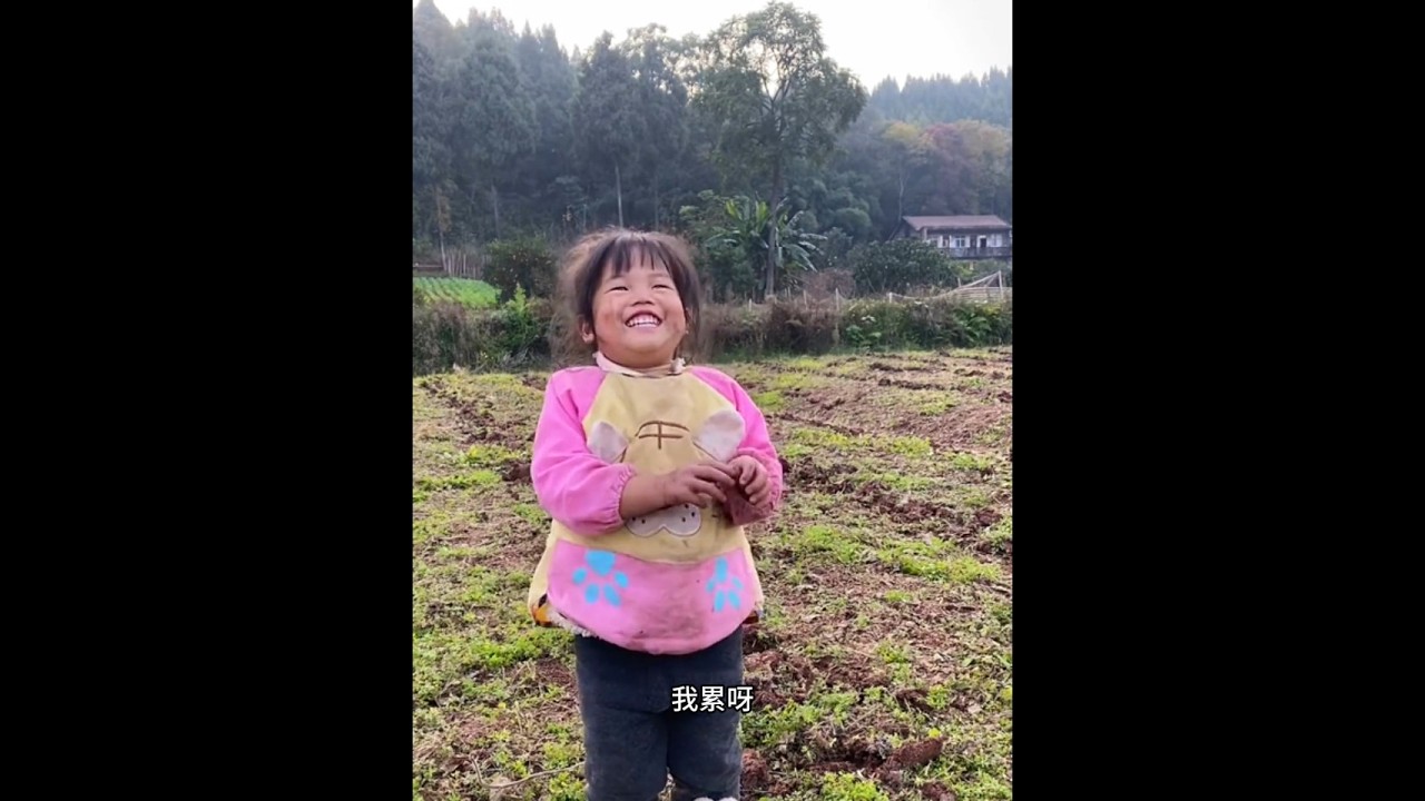 跟堂弟一起帮着奶奶把最后一亩地的胡豆种了，不晓得有没有耽误堂弟的正事#我的乡村生活 #我的农村生活 #抖音记录农村生活 #新农人计划2025
