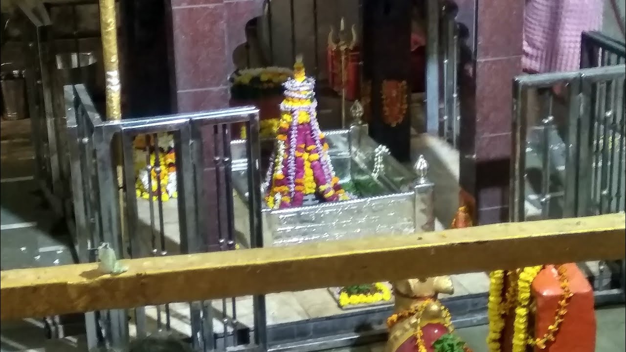 #ManikarnikaGhat #Aarti #TechbookIndia
Aarti Baba Masan Nath Temple, Manikarnika Ghat, Banaras