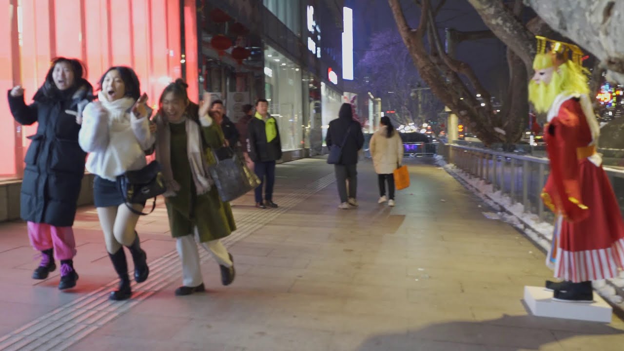 【245】搞笑的龙王恶作剧.Funny The Dragon King prank in China.