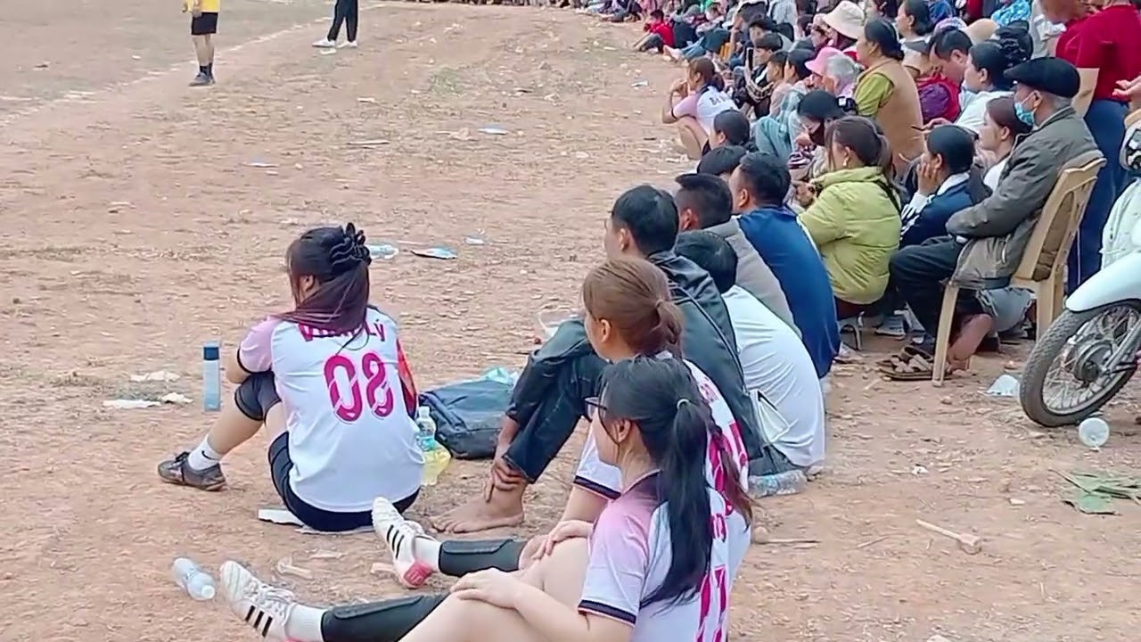 Trận chung kết bóng đá nữ bản Piềng _lâm ca