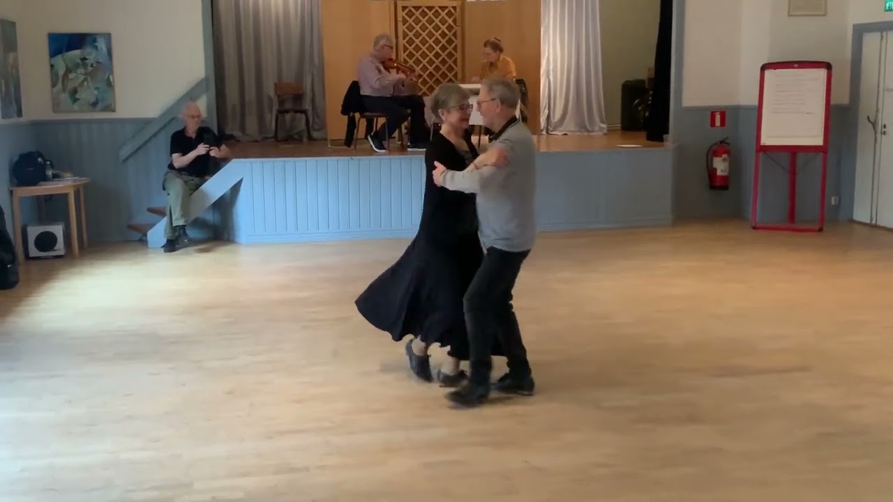 2  Slängpolska från Malung efter Gucku Erik Halvarsson