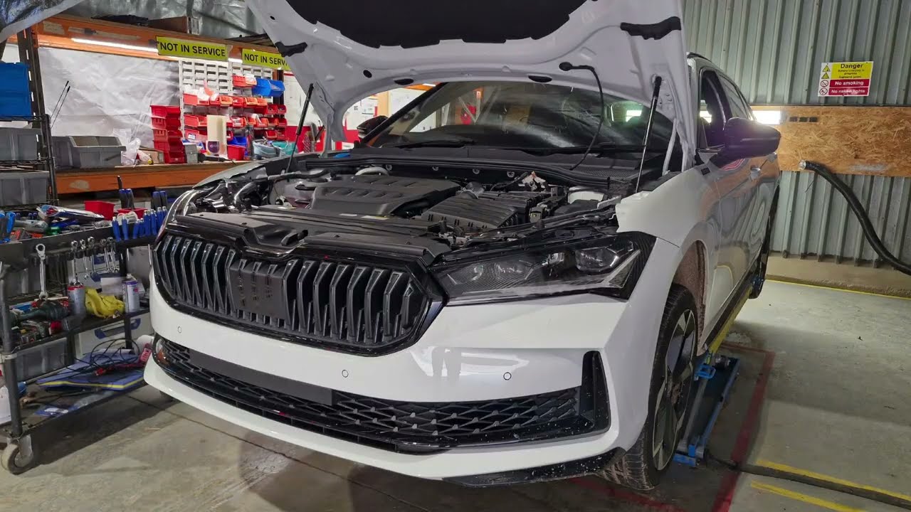 Инструкция по снятию дверной карты Skoda Superb 2026 года