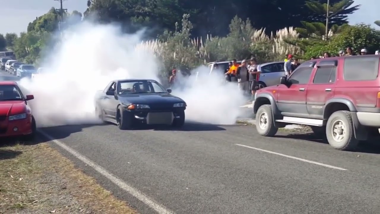 NISSAN SKYLINE R32 GTR Compilation! LOUD Straight Pipe Exhaust// Boosting!