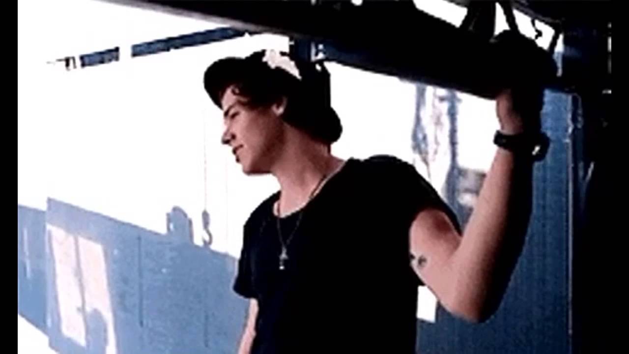 Harry Styles//Boy is a Bottom
