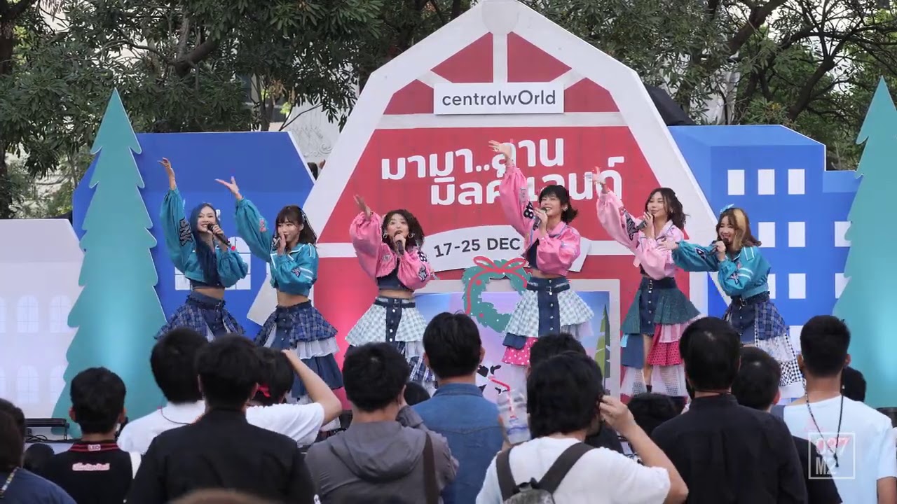 201219 BNK48 @ มามา..ลาน มิลค์แลนด์, Central World [Full Fancam 4K 60p]