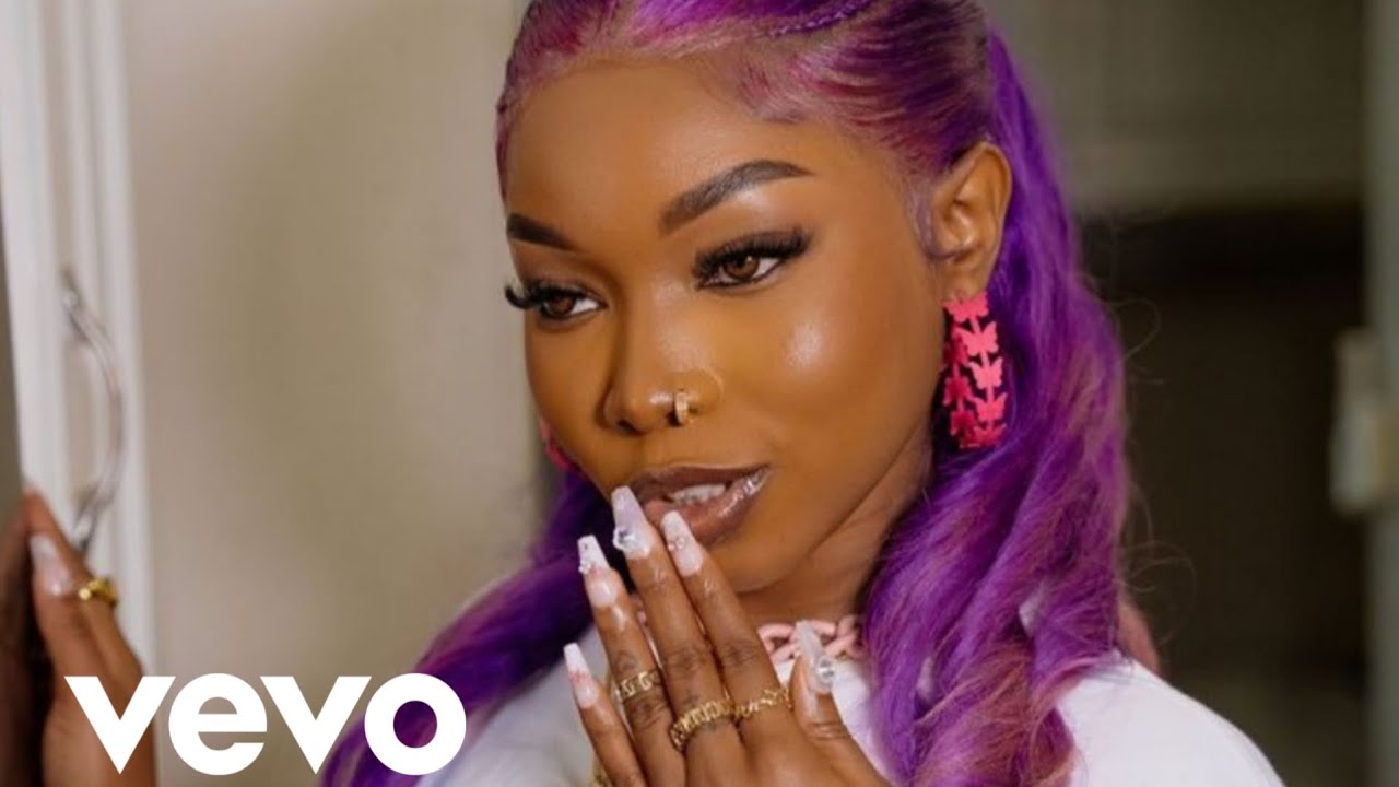 Guchi – I Fell In Love With You (Official Lyrics Video) 