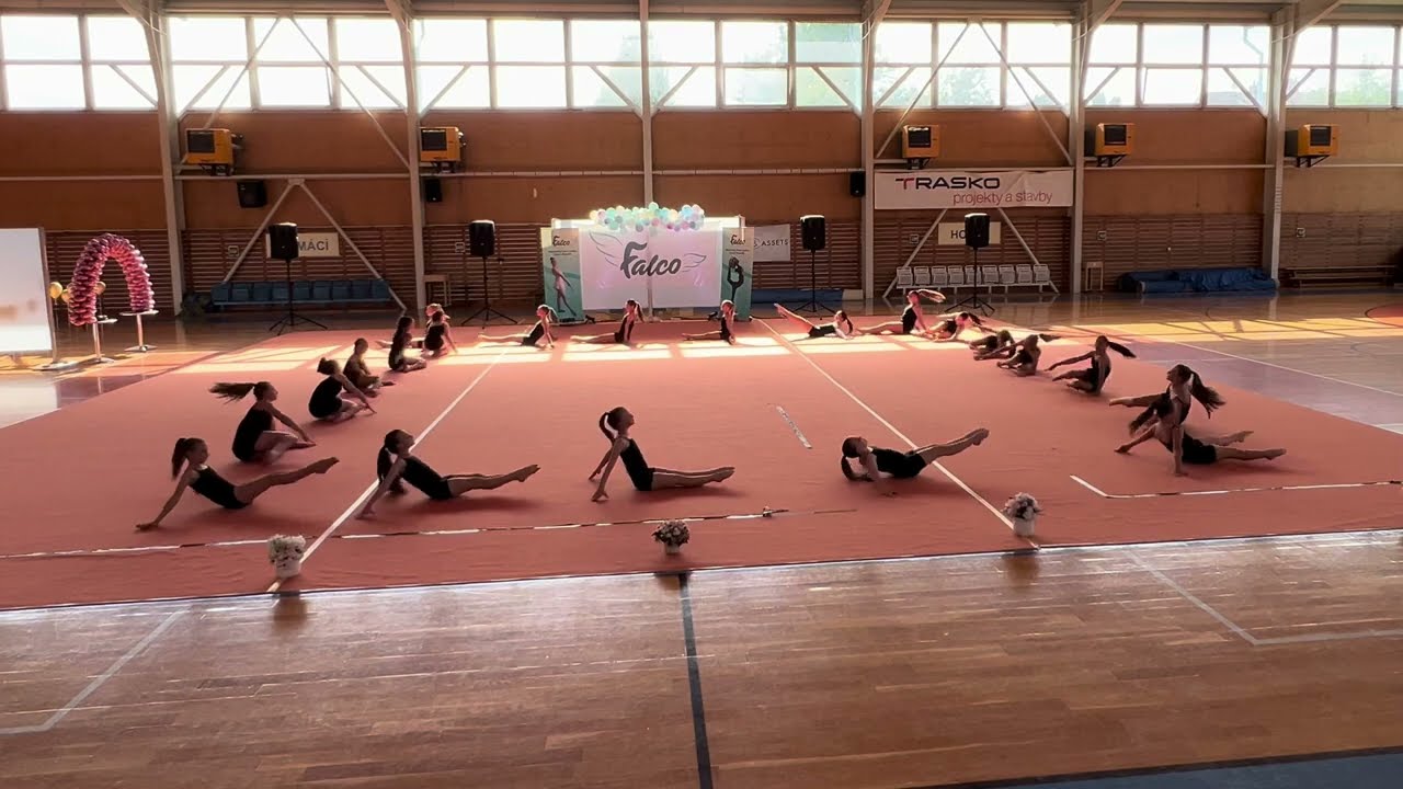 VI. závěrečná akademie mažoretkového klubu FALCO - zahajovací choreografie