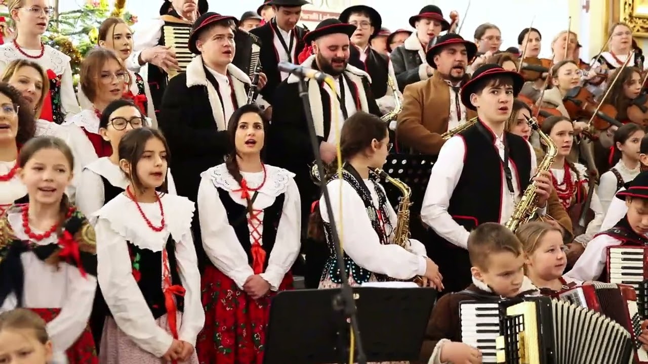 Noworoczny koncert Kapeli Ludowej Głos Beskidu w kościele parafialnym w Łukowicy.