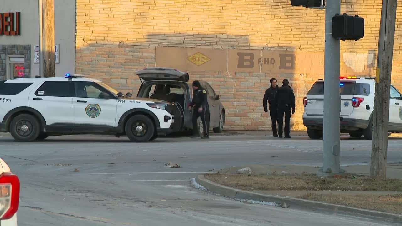 Four detained after stolen vehicle pursuit ends in crash in Des Moines neighborhood