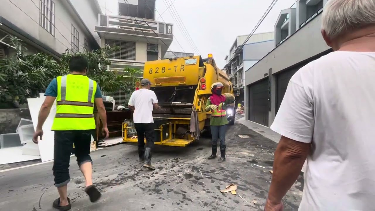 2024/7/27高雄市岡山區垃圾車828-TR￼￼￼