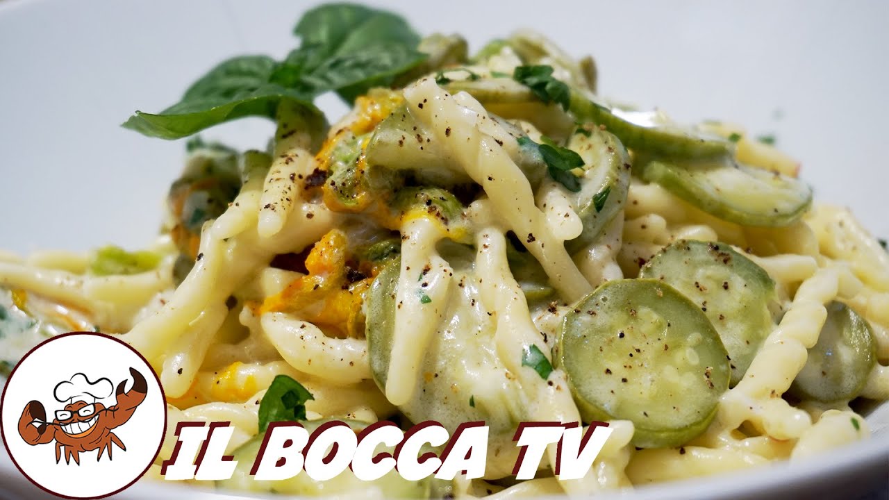 697 - Pasta zucchine e robiola...anche prima di andà a scuola! (primo vegetariano facile e gustoso)