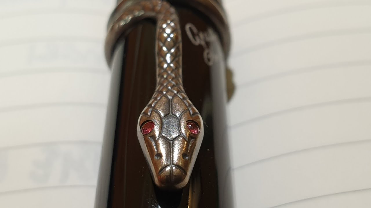 Montblanc Writer's Edition Agatha Christie Fountain Pen Review: Dr Pros and Prof Con