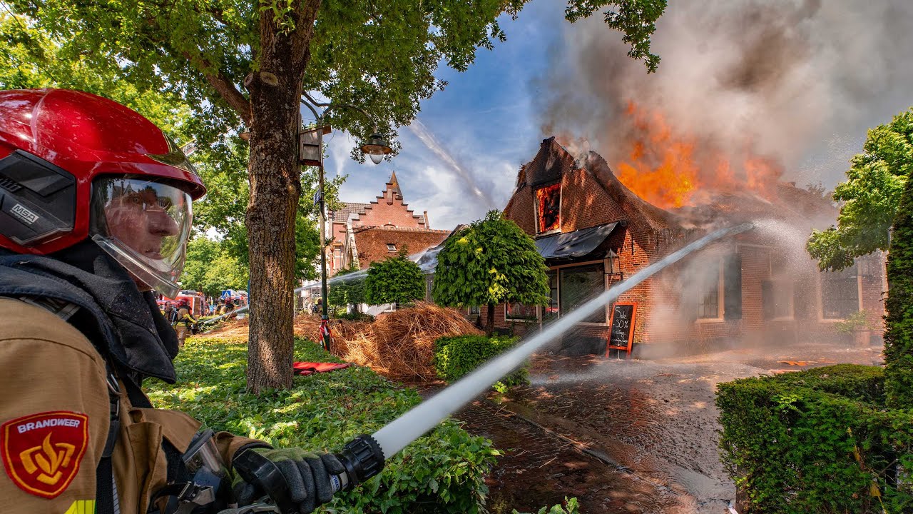 Grote brand verwoest monument in Laren 🚒👨‍🚒👨‍🚒