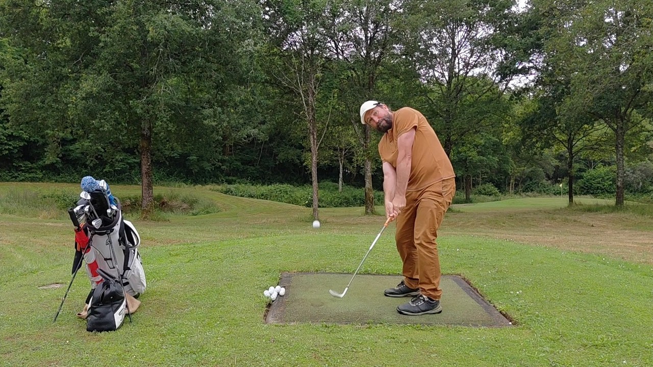 Le pire conseil en golf : Garder la tête sur la balle