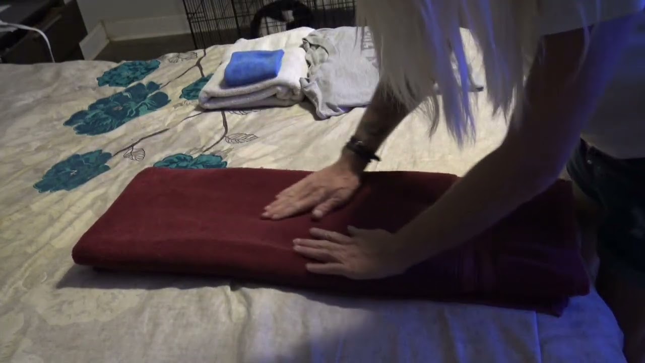 ASMR| FOLDING CLOTHES/NO TALKING