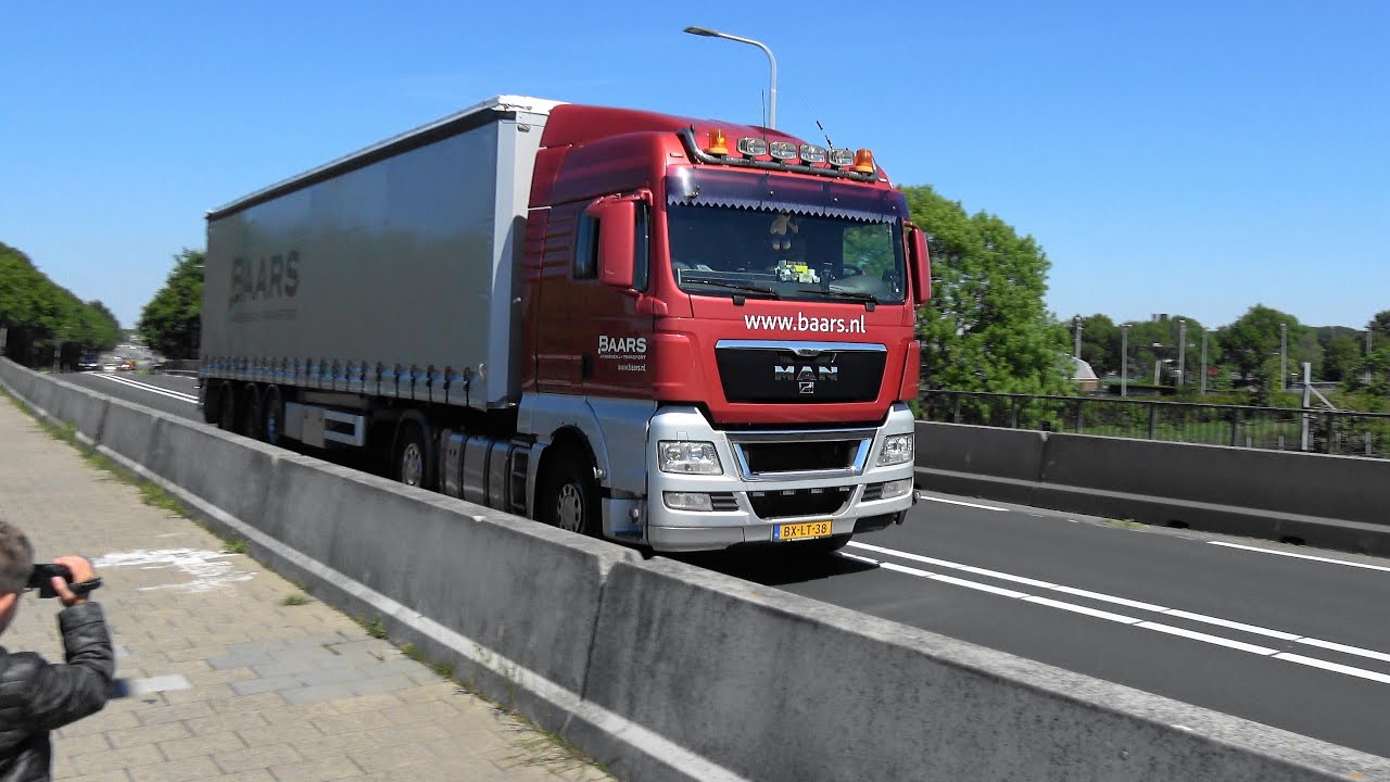 trucks, brug Munnikensteeg, Zwijndrecht, 15 MEI 2019,  51.82759 4.60760