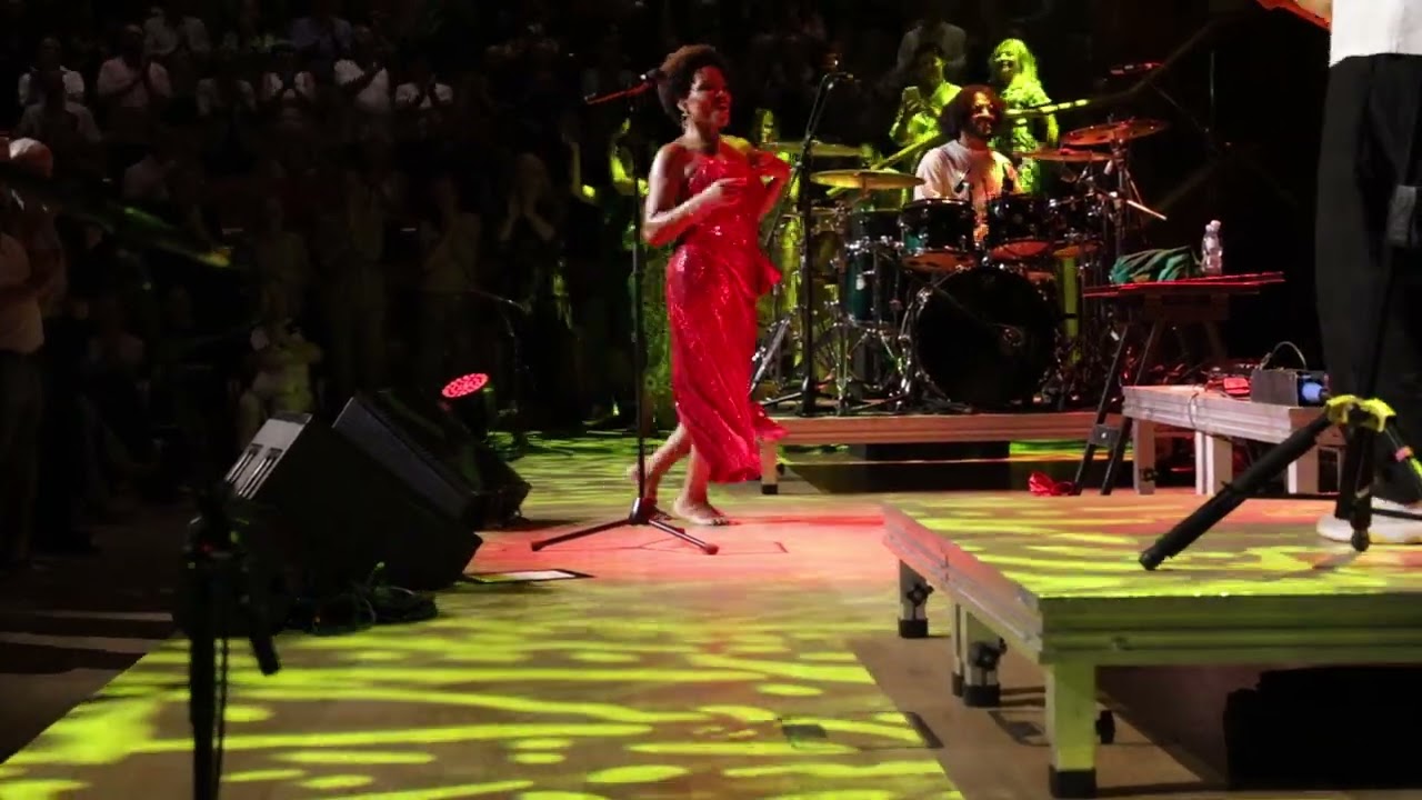 Lura -  Fiti&ccedil;o di funana (Live)- Siesta Festival 2024