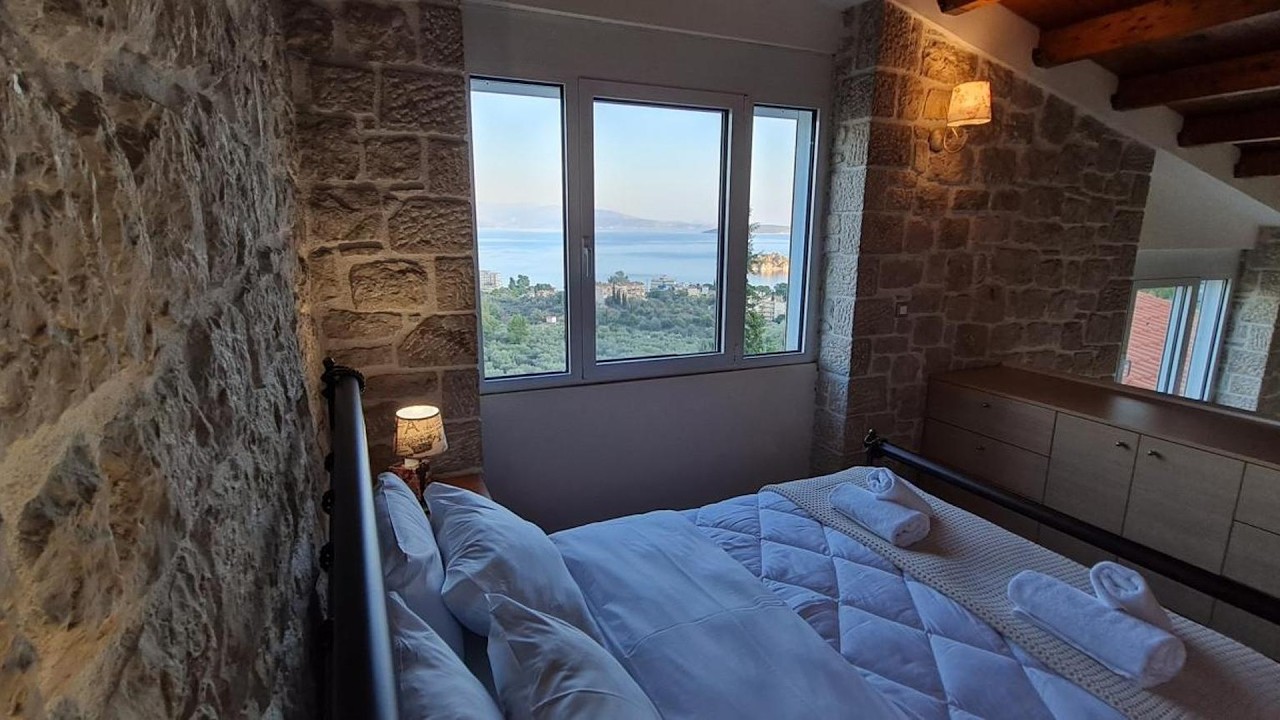 Πετρα, Ελια και Λεβαντα | Nafplion, Greece | Hotel Review 🏨