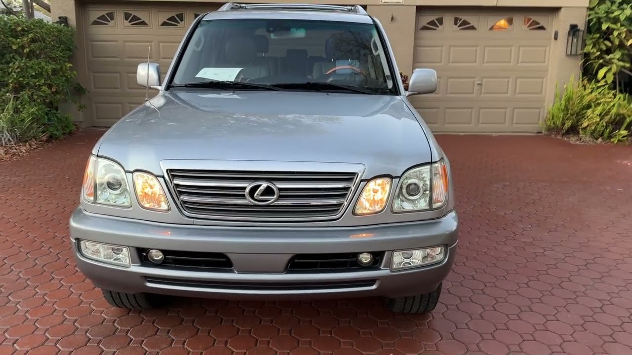04 LEXUS LX470, рекомендованная розничная цена $69 383,00. Владелица – пожилая женщина. Хранился ...