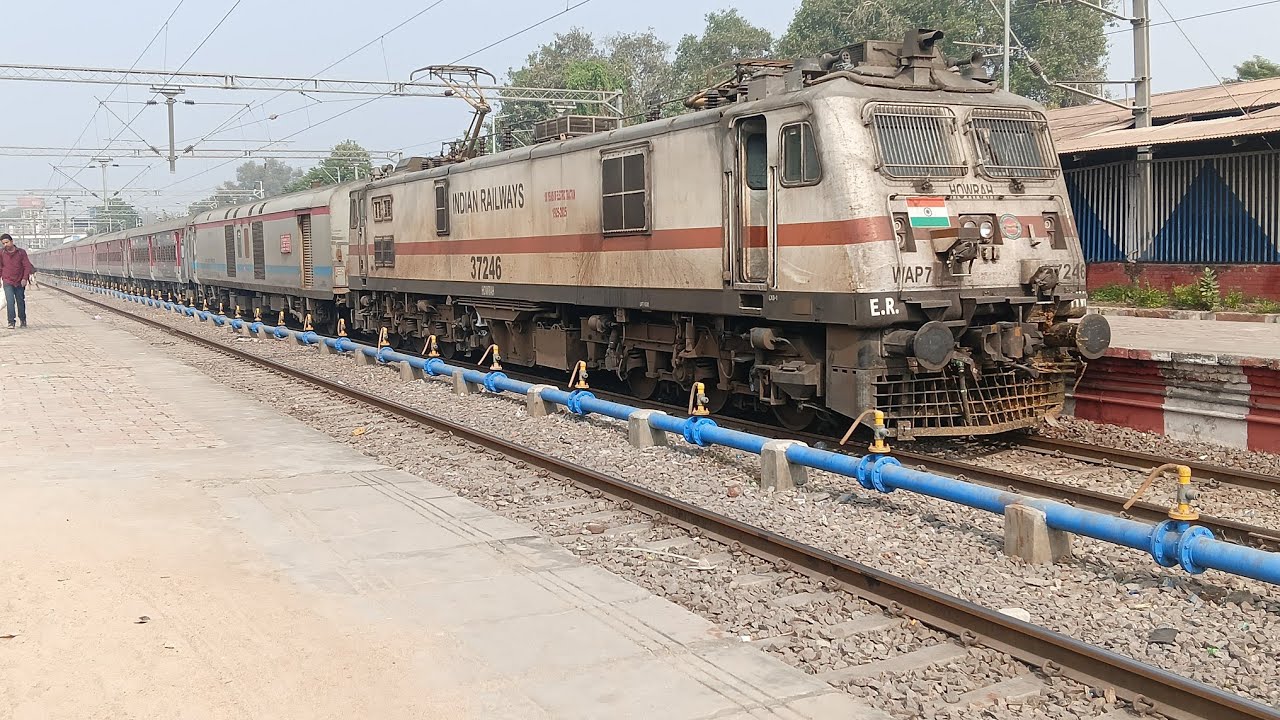 Anand Vihar Railway Station 🤢|| Sadbhavna Express 14014🔥 || 14013 || Suhaildev Super Fast Express 🤓