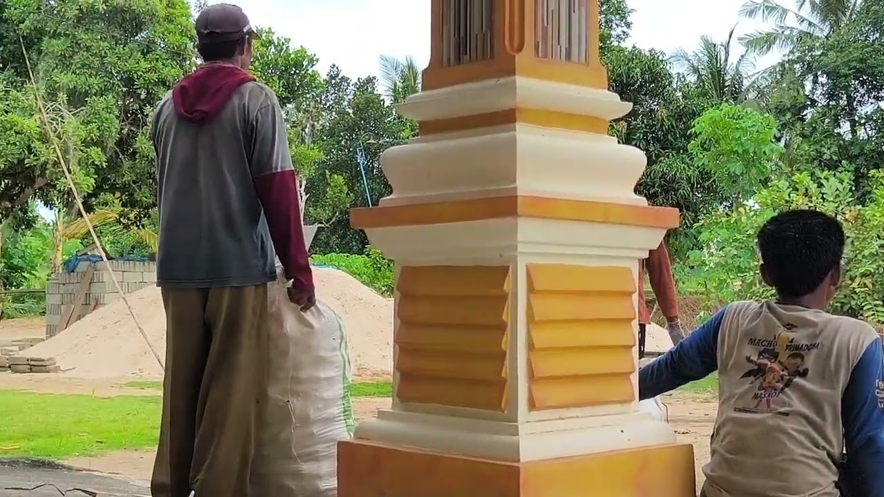 Giling jagunge Mbah Kuwadi, disuguhi oleh oleh dari Medan. 