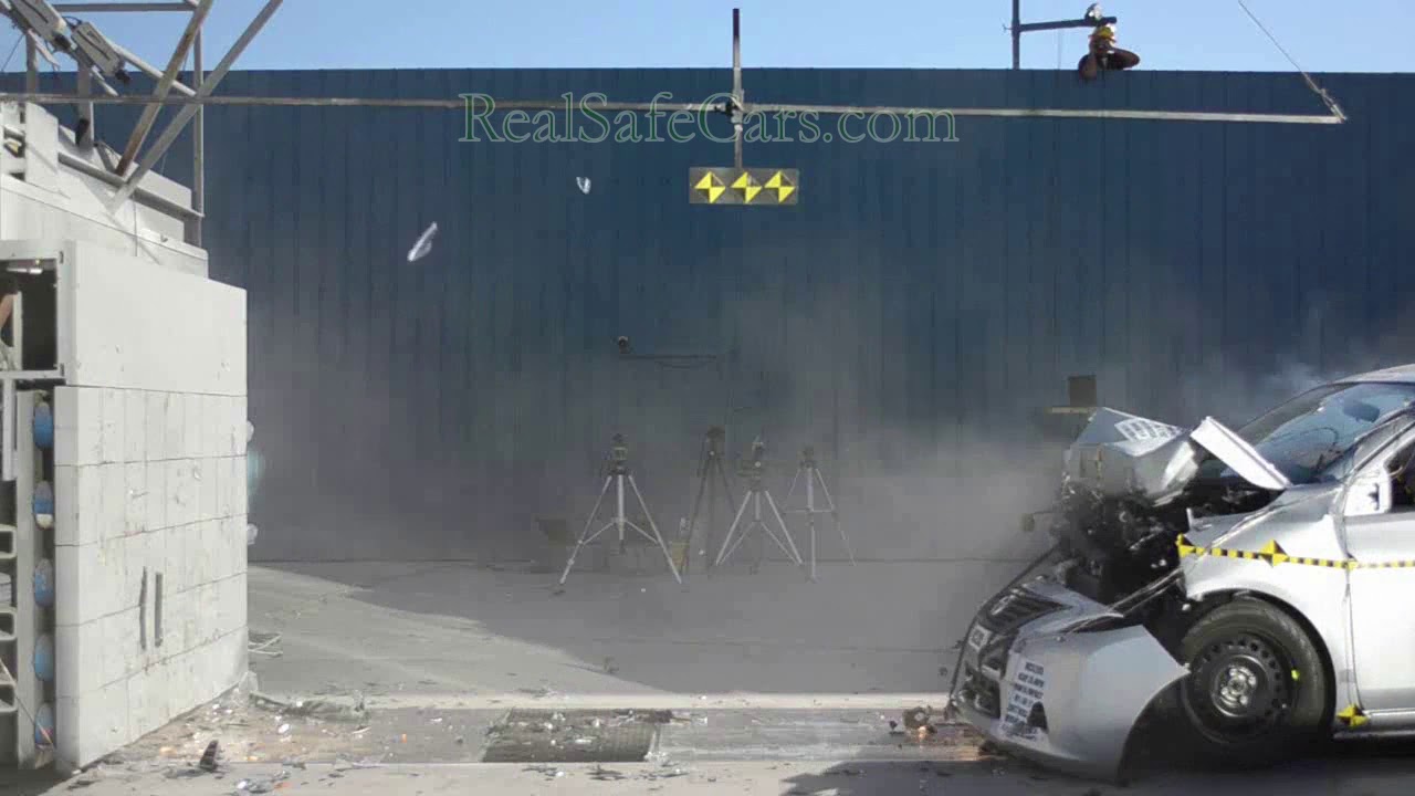 Nissan Versa (2012-2015) Crash Tests (Side-Pole, Front, Side)